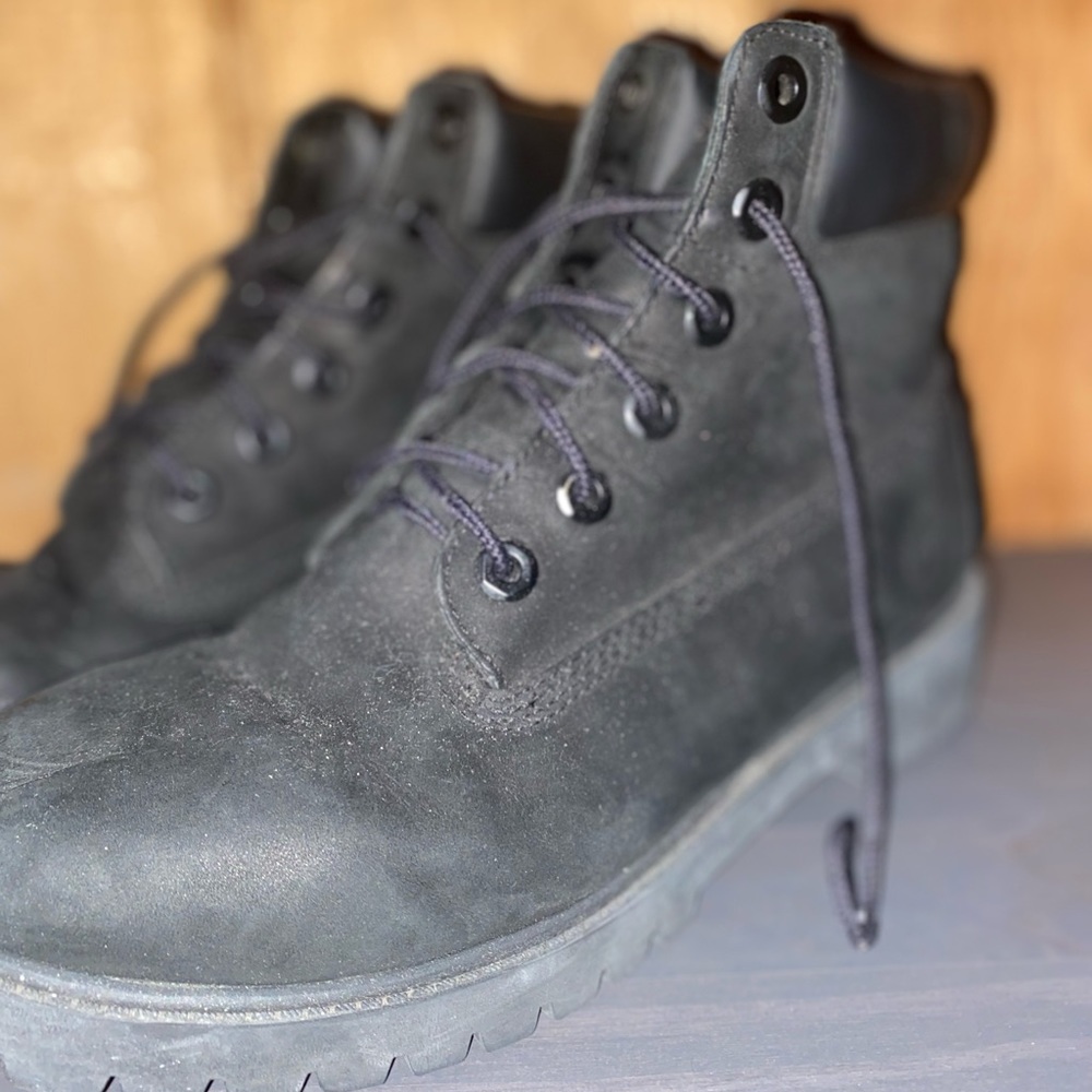 Authentic black timberlands